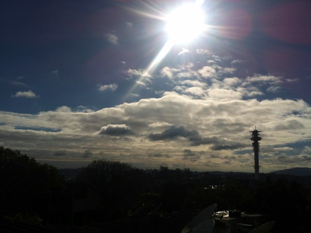 Sol aparece nesta quarta-feira em Porto Alegre (Foto: Regina Albrecht/G1)