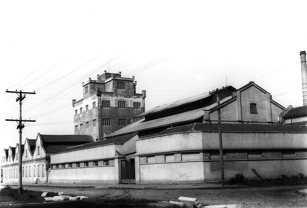 Instalações da fábrica Leão Junior, inaugurada no bairro Rebouças em 1930. — Foto: Reprodução/Iaskara Florenzano/Acervo Humberto Mezzadri