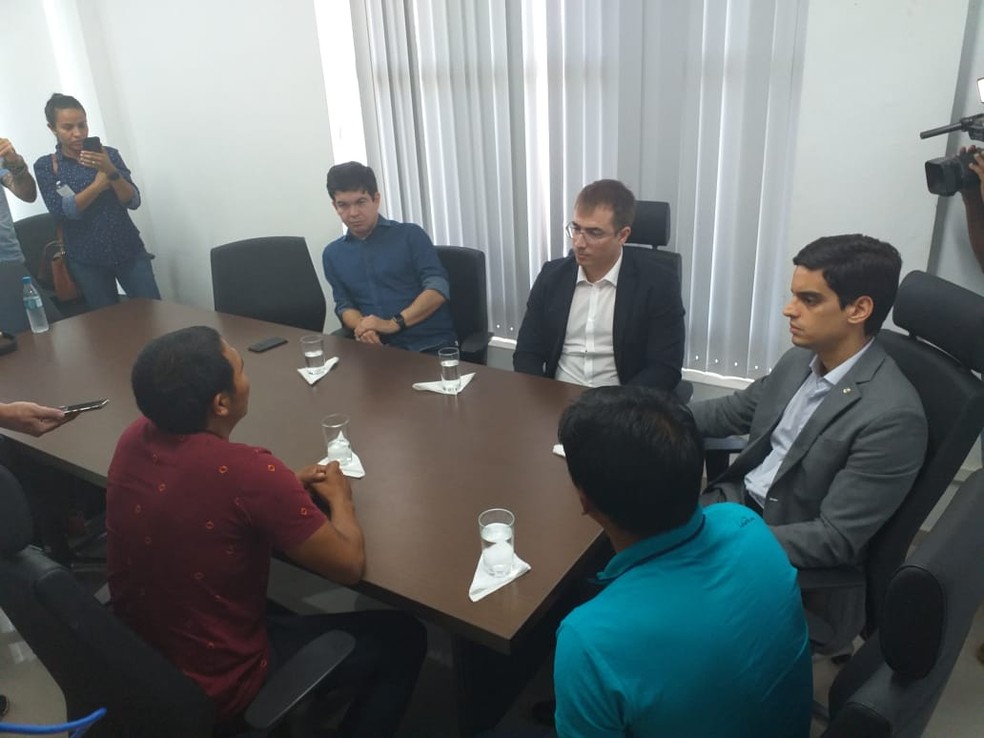 MPF já recebeu indígenas Waiãpi para darem a versão sobre o caso; encontro foi acompanhado pelo senador Randolfe Rodrigues (Rede) — Foto: Arilson Freires/Rede Amazônica