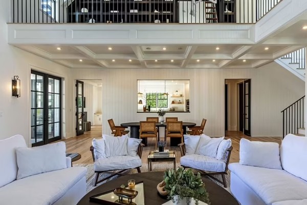 A casa vendida pelo músico Chris Martin por 81,3 milhões de reais (Foto: Divulgação)