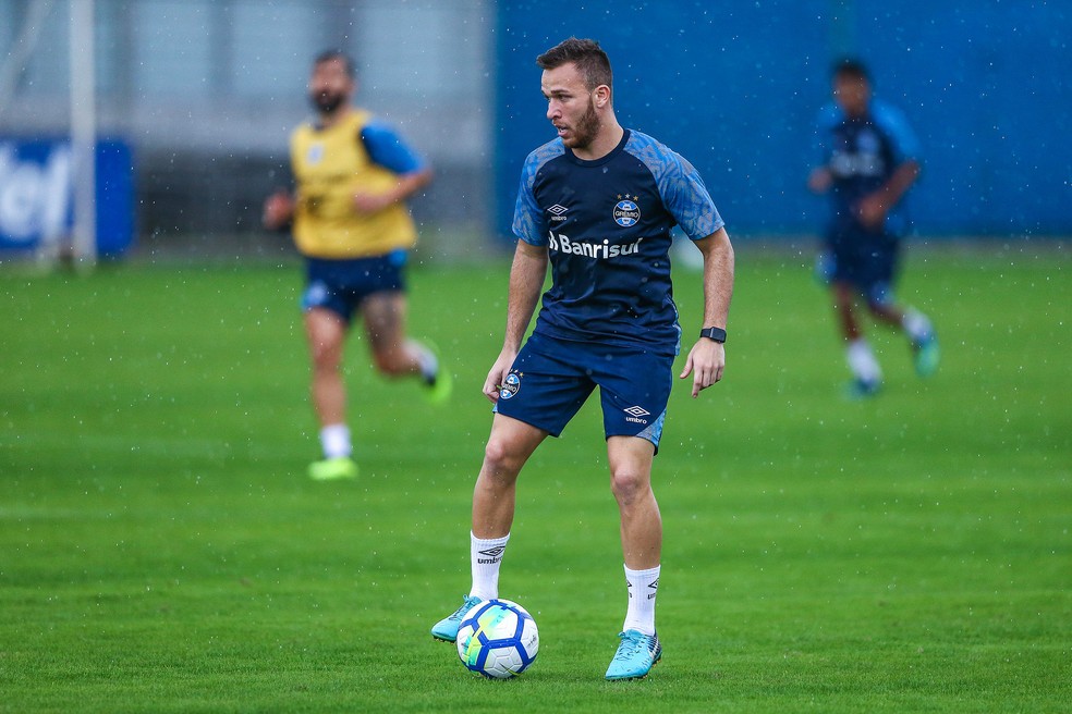 Arthur em treino do Grêmio (Foto: Lucas Uebel / Grêmio, DVG)