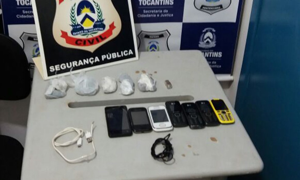 Drogas também foram encontradas com o grupo (Foto: Polícia Civil/Divulgação)