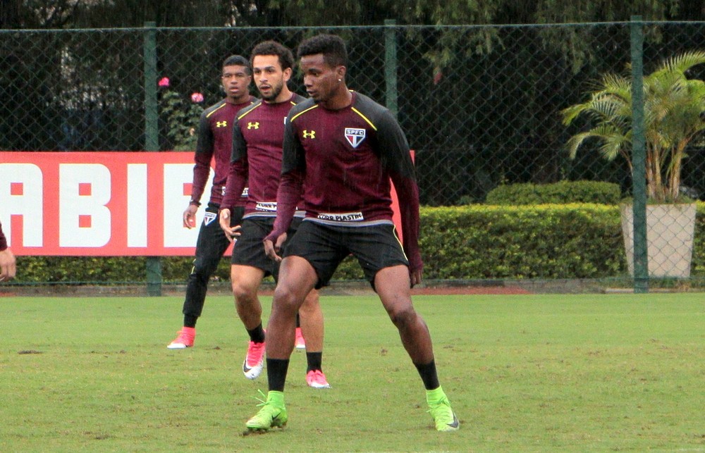 Thiago Mendes e Wellington podem reforçar São Paulo contra o Vitória