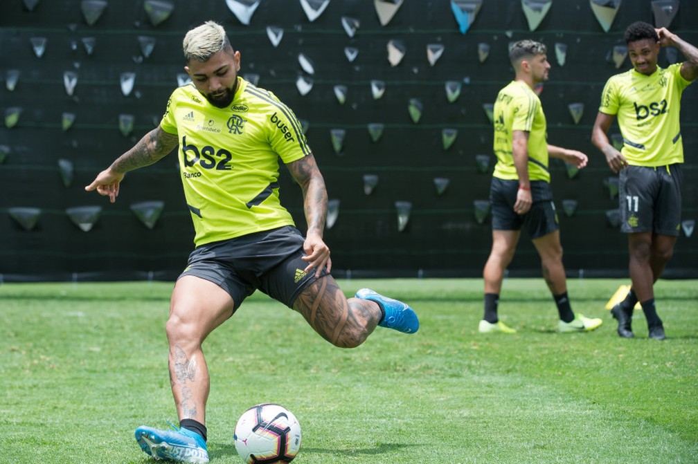 Artilheiro Gabigol em a&ccedil;&atilde;o no treino do Flamengo em Lima &mdash; Foto: Alexandre Vidal / Flamengo