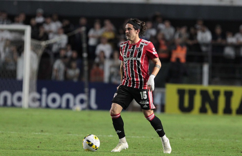 Gabriel Neves durante partida pelo São Paulo no Campeonato Brasileiro  — Foto: Rubens Chiri/saopaulofc.net 