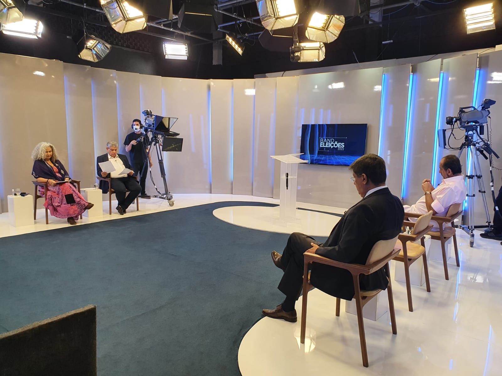 Primeiro debate ao governo de Minas Gerais reúne quatro candidatos 