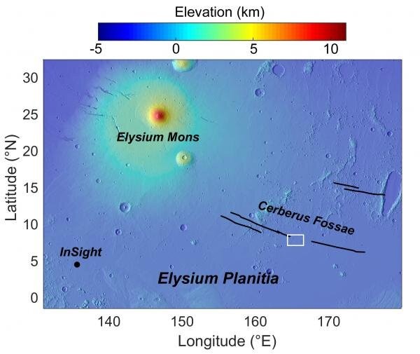 Mapa mostra a região marciana Elysium Plantia, onde pesquisadores detectaram vulcanismo ativo; nele está a sonda Insight, da Nasa, e o sistema de fissuras Cerberus Fossae (Foto: MOLA Science Team)