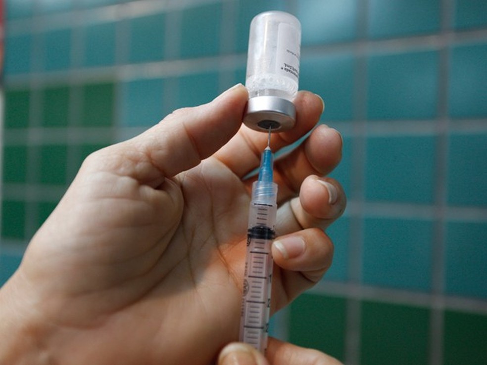 Vacina contra o HPV: meninos tambÃ©m podem ser vacinados pelo SUS no Brasil (Foto: DivulgaÃ§Ã£o/MaurÃ­cio BazÃ­lio/SES)