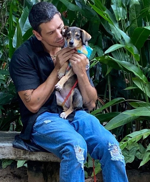 João Vicente de Castro e seu cachorro (Foto: Reprodução / Instagram)