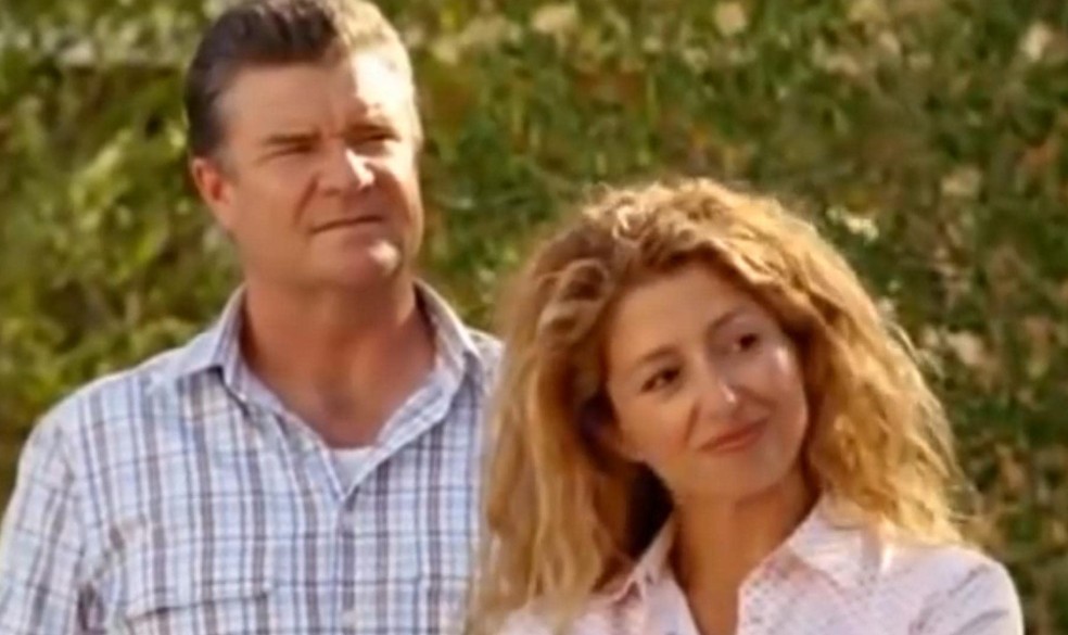 Peter Hardy e Doris Younane em 'As Filhas de McLeod' (2001) — Foto: Reprodução