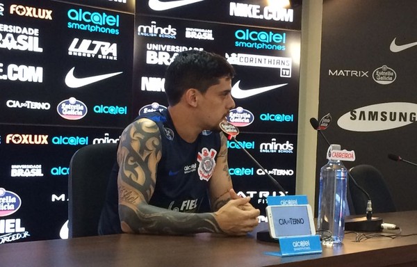Fagner pede paciência por título no Corinthians: 