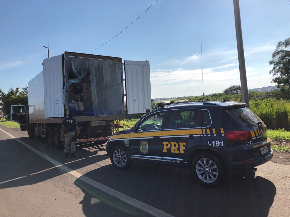 Carga seria levada até São Paulo, segundo o motorista (Foto: Jaqueline Frizon/TV Te)