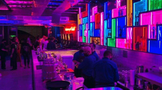  O bar com inspiração no Tetris oferece drinques clássicos, cervejas artesanais e chopps (Foto: Divulgação)