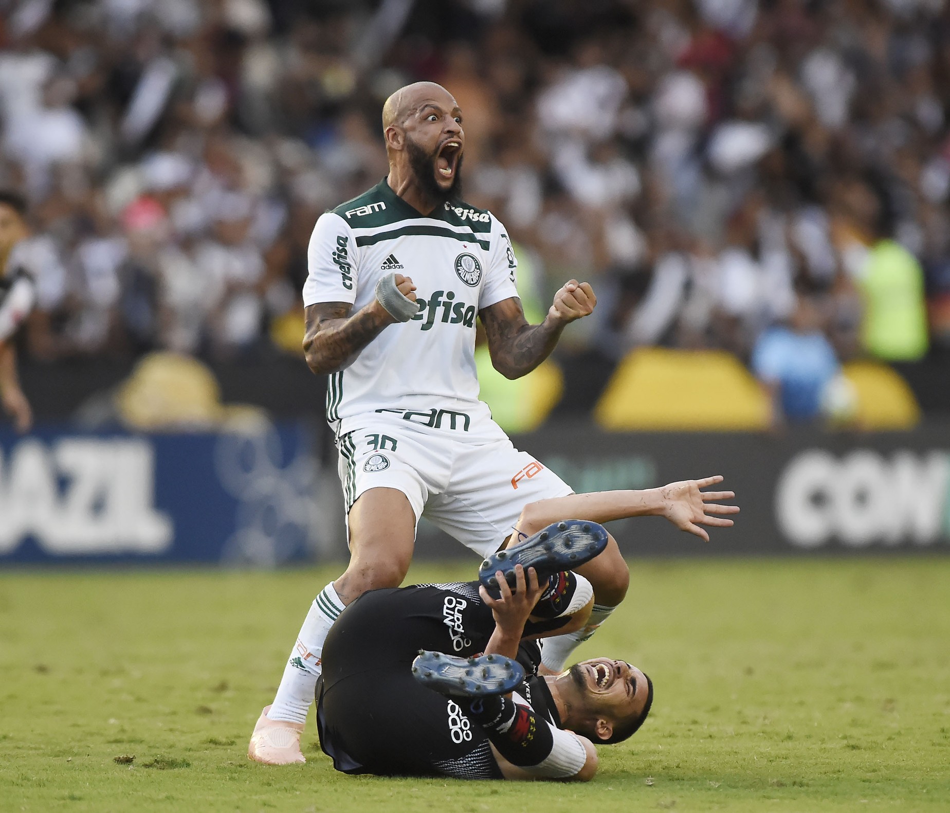 Devido a compromissos, dirigente do Flamengo adia reunião por Felipe Melo