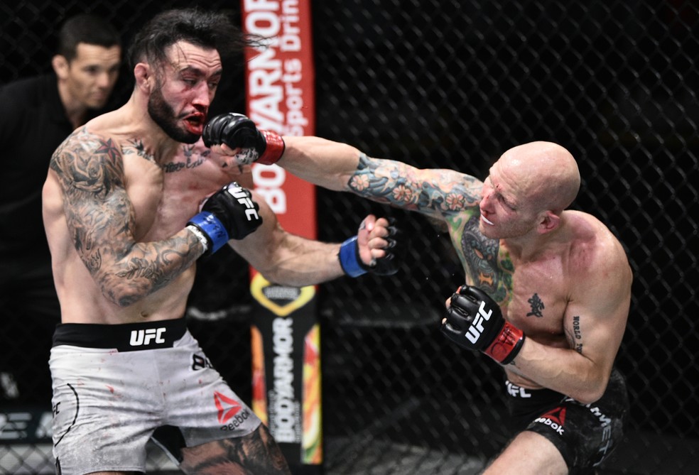 Josh Emmett venceu Shane Burgos por decisão unânime (29-28, 29-28 e 29-27) — Foto: Getty Images
