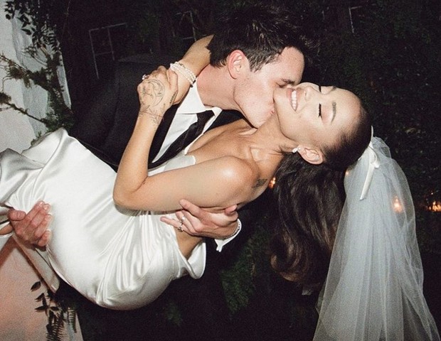 Ariana Grande e Dalton Gomez: Casamento secreto aconteceu em abril de 2021 (Foto: Reprodução / Instagram)