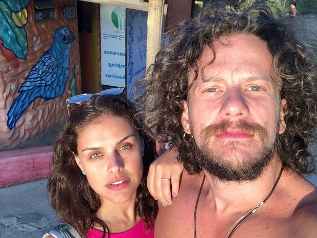 Paloma Bernardi e Dudu Pelizzari curtem romance em show 