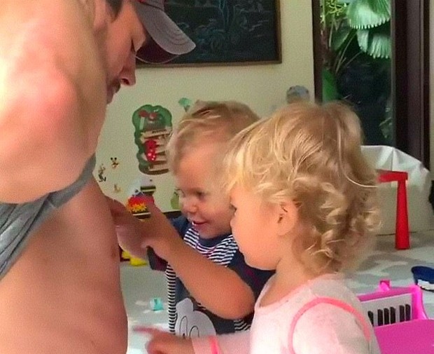 Enrique Iglesias com os filhos (Foto: Reprodução/Instagram)