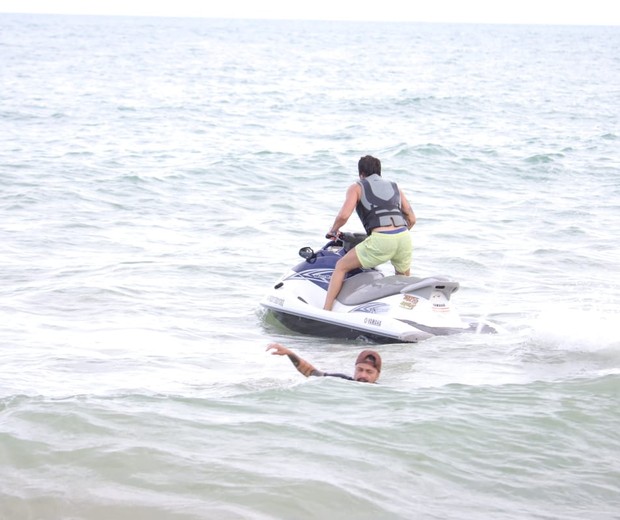 Luan Santana curte passeio de moto aquática em Trancoso (Foto: Foto: Fred Pontes/Divulgação )
