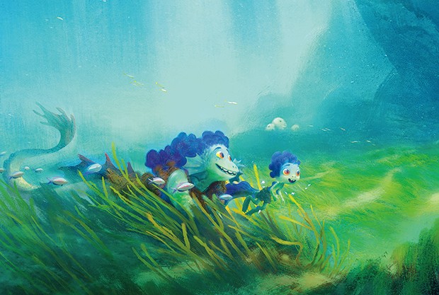 Luca nada ao lado da mãe, em uma ilustração feita à mão por artistas da pixar (Foto: Divulgação)