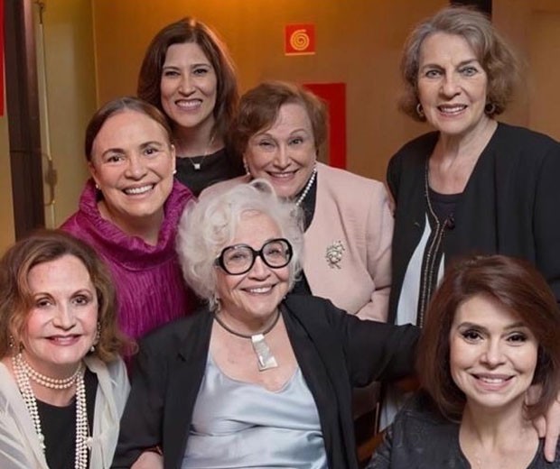 Rosamaria Murtinho, Regina Duarte, Beth Goulart, Nathália Timberg (no meio), Nicette Bruno, Suzana Faini e Françoise Forton (Foto: Reprodução/Instagram)