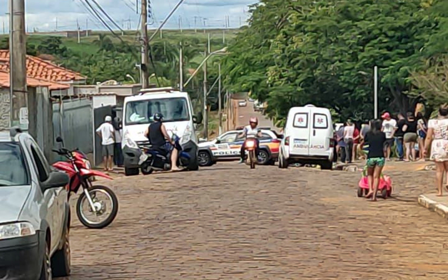 Mulher é morta com golpes de facão por ex-companheiro em Campo do Meio, MG