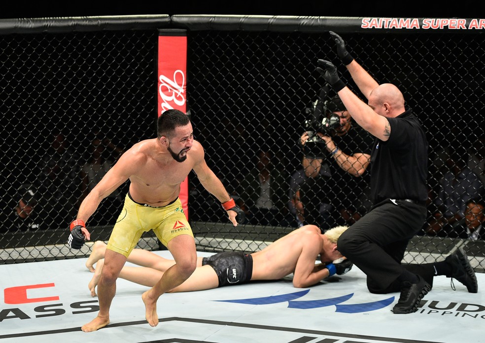 Jussier Formiga comemora vitória sobre Yuta Sasaki no UFC Japão  (Foto: Getty Images)