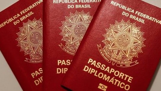 Passaporte diplomático vitalício para ministros do STF