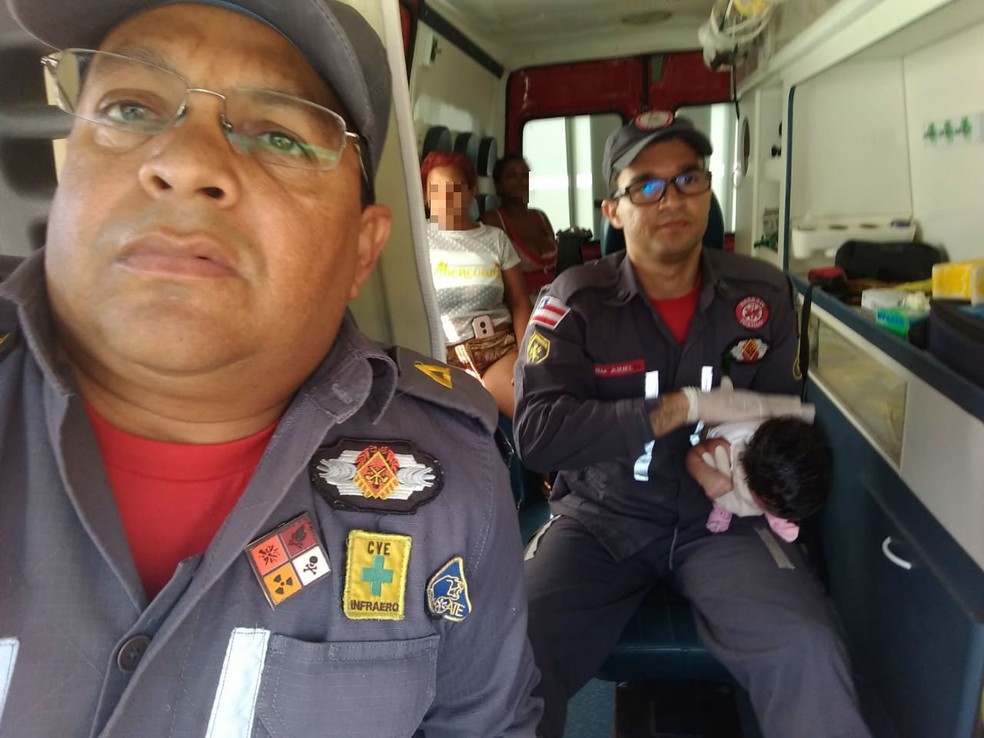 Mulher salva filha recém-nascida após receber ajuda de bombeiros militares por telefone na Bahia — Foto: Divulgação/Corpo de Bombeiros Militar da Bahia 