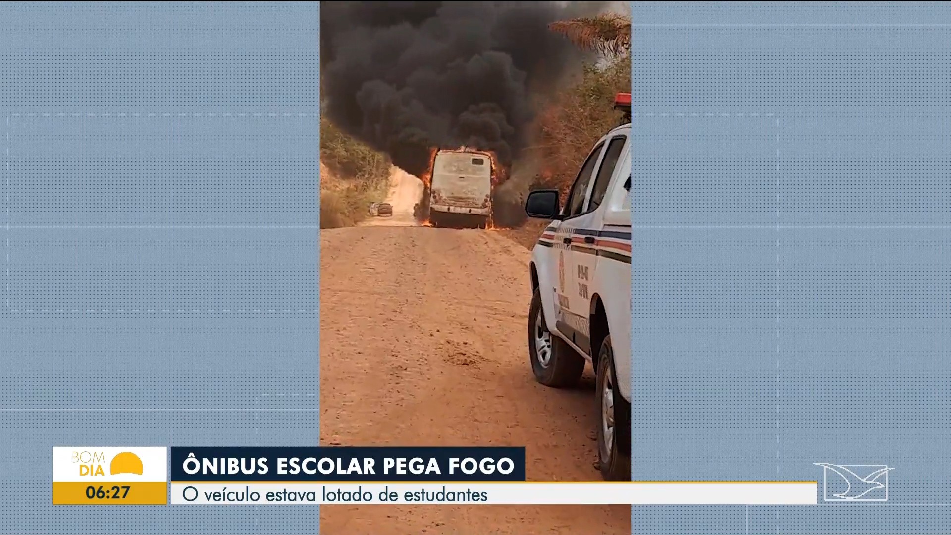 Ônibus escolar que transportava cerca de 20 estudantes pega fogo no interior do MA