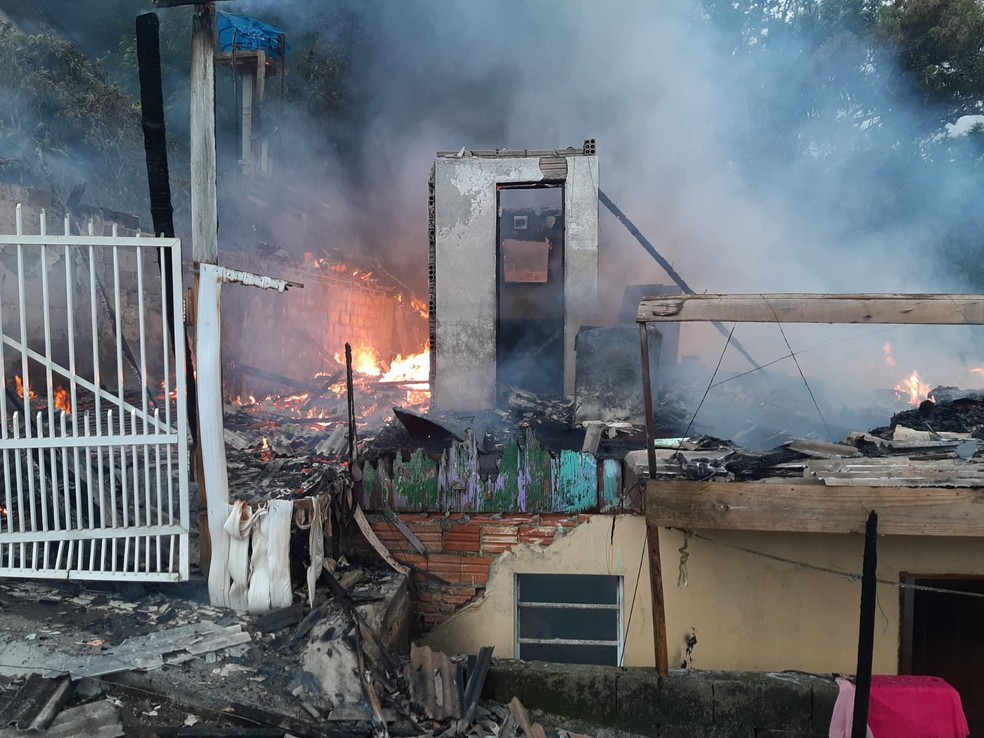 Menina de 4 anos morreu após incêndio em SC — Foto: Corpo de Bombeiros/Divulgação