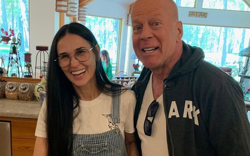 Demi Moore posta foto com o ex-marido Bruce Willis: "Obrigada pela nossa família"
