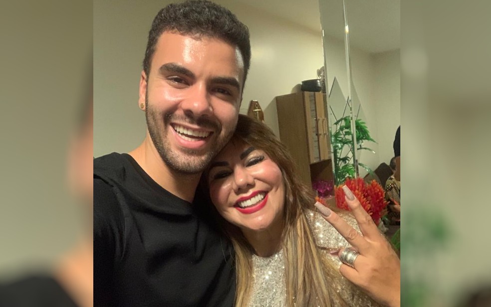 Em Goiás, Rosilene Modesto, mãe de goiano Gabriel Felipe Costa Oliveira, de 25 anos, que está na Ucrânia, pede ajuda para tirá-lo de lá  — Foto: Arquivo pessoal/Rosilene Modesto
