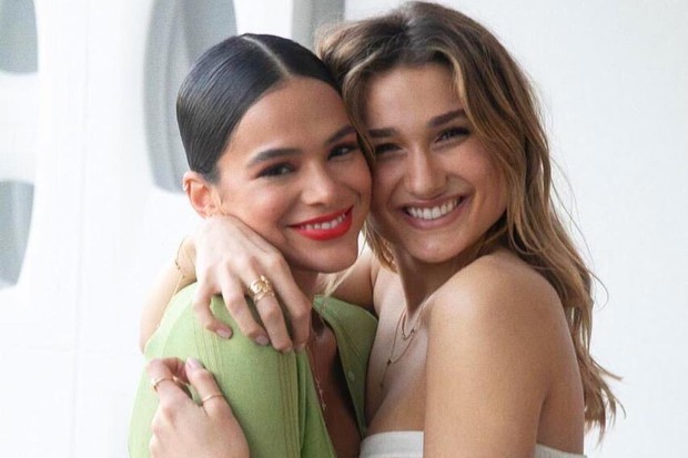 Bruna Marquezine conta que disputou cantor com Sasha Meneghel - Quem | QUEM  News