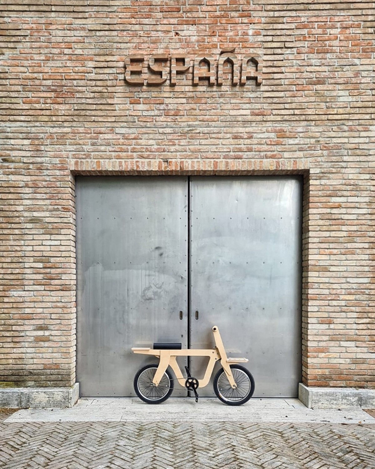 Estúdio espanhol cria bicicleta de madeira que pode ser construída por qualquer pessoa (Foto: Arquimaña)