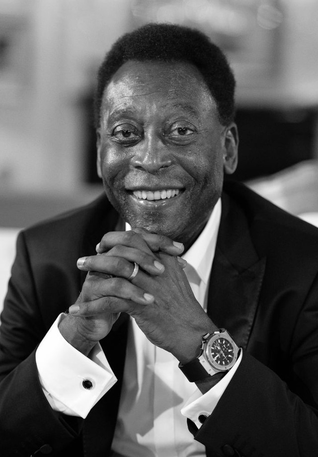 LONDON, ENGLAND - SEPTEMBER 05:  (EDITORS NOTE: Image has been converted to black and white) Pele at The Savoy Hotel before his attendance at the GQ Men of the Years Awards on September 5, 2017 in London, England.  (Photo by Eamonn M. McCormack/Getty Imag (Foto: Getty Images)
