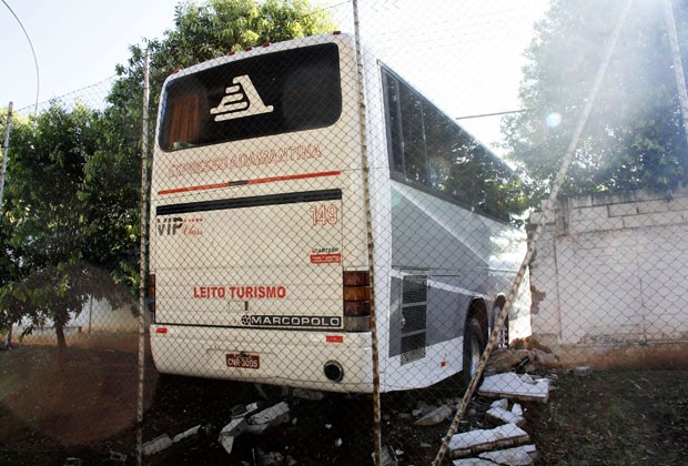 Ônibus já foi removido do local. (Foto: Cristiano da Silva Nascimento/Cedida)