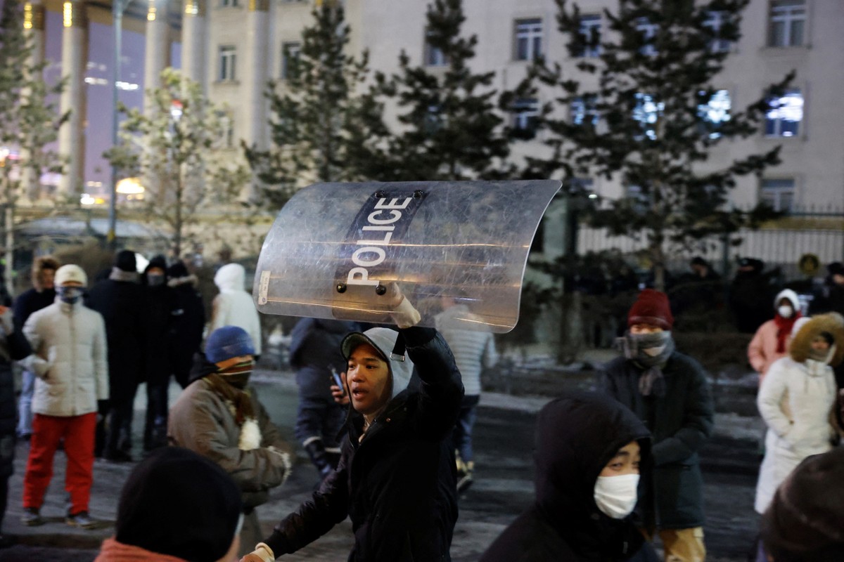 Mongolia pledges to clean up coal trade with China after protests ...