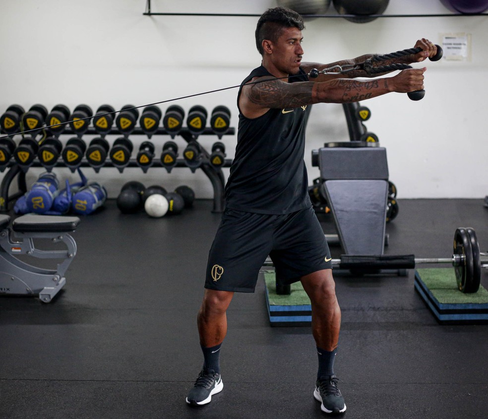 Paulinho em trabalho na academia do CT do Corinthians — Foto: Rodrigo Coca/Ag.Corinthians