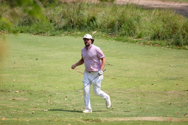 Rodrigo Lombardi joga golfe no Rio de Janeiro (Foto: AgNews)