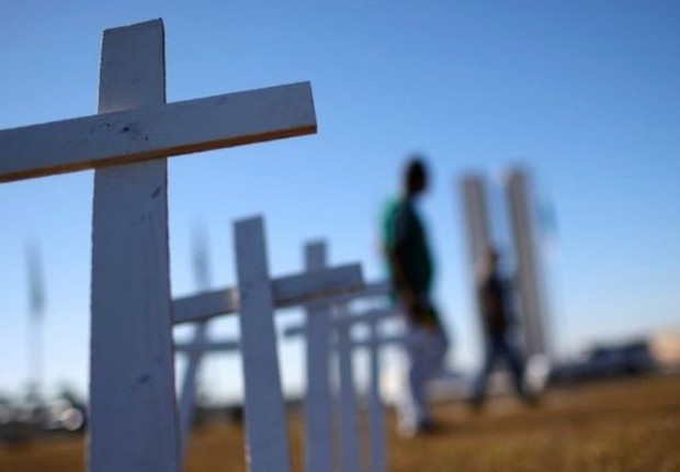Brasil é um dos países com maior quantidade de casos e mortes por covid-19 (Foto: Reuters via BBC)
