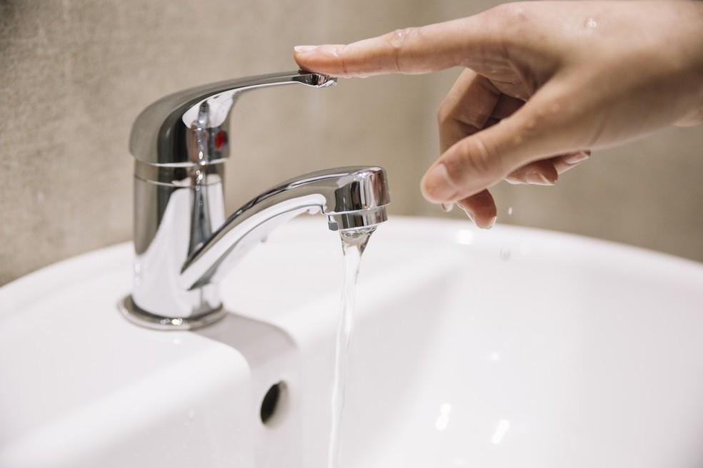 É recomendado que os moradores economizem água— Foto: Freepik