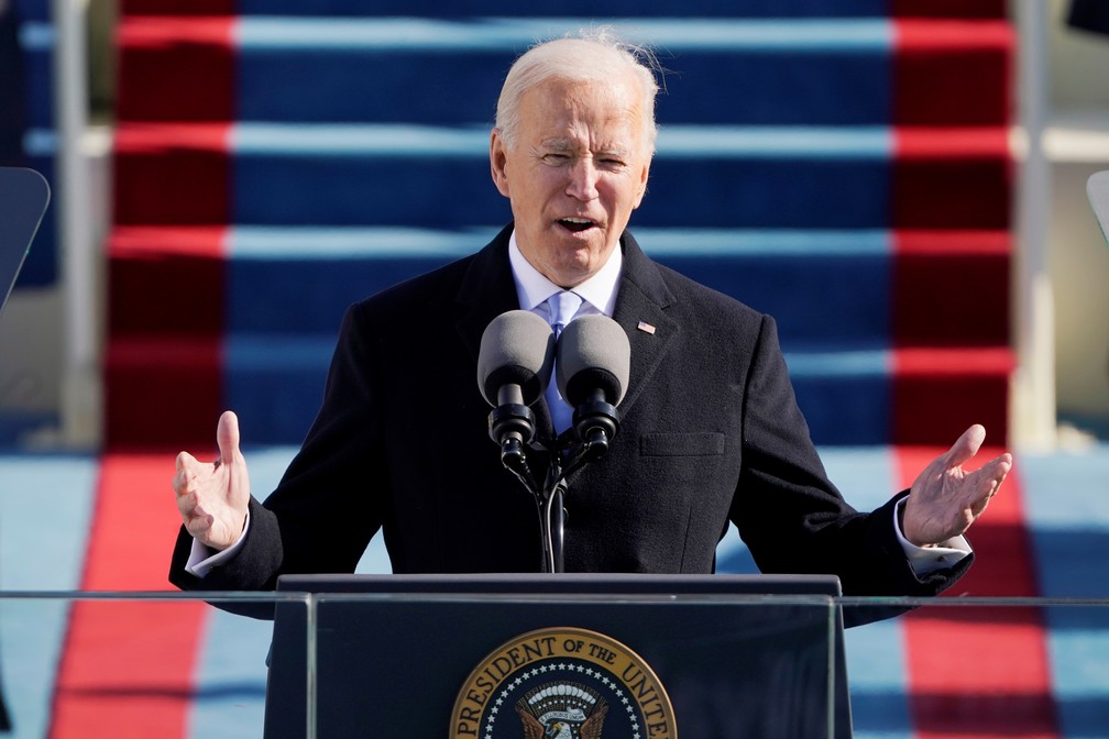 O presidente Joe Biden fala durante a 59ª posse presidencial no Capitólio dos EUA, em Washington, nesta quarta-feira (20)  — Foto: Patrick Semansky/Pool via Reuters
