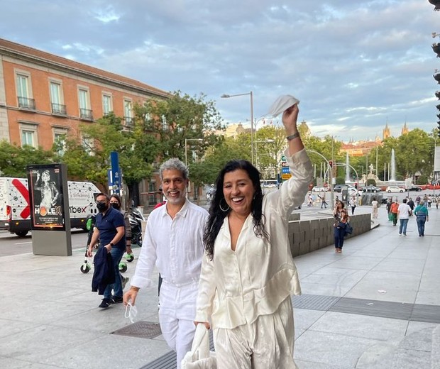 Regina Casé e marido na Europa (Foto: Instagram/Reprodução)