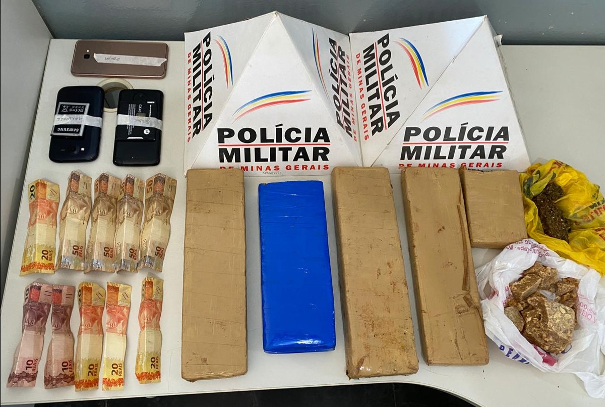 Trio é preso após esconder saco com maconha e crack em terreno em São Gotardo Triângulo