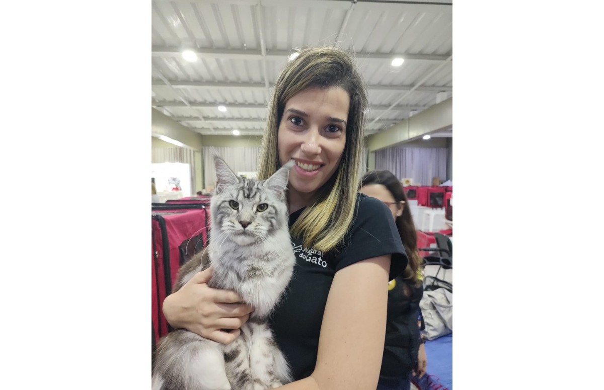 Mariana Perini foi uma das médicas veterinárias brasileiras que marcou presença no ESVCN (European Society of Veterinary and Comparative Nutrition) (Foto: Mariana Perini/ Arquivo Pessoal)