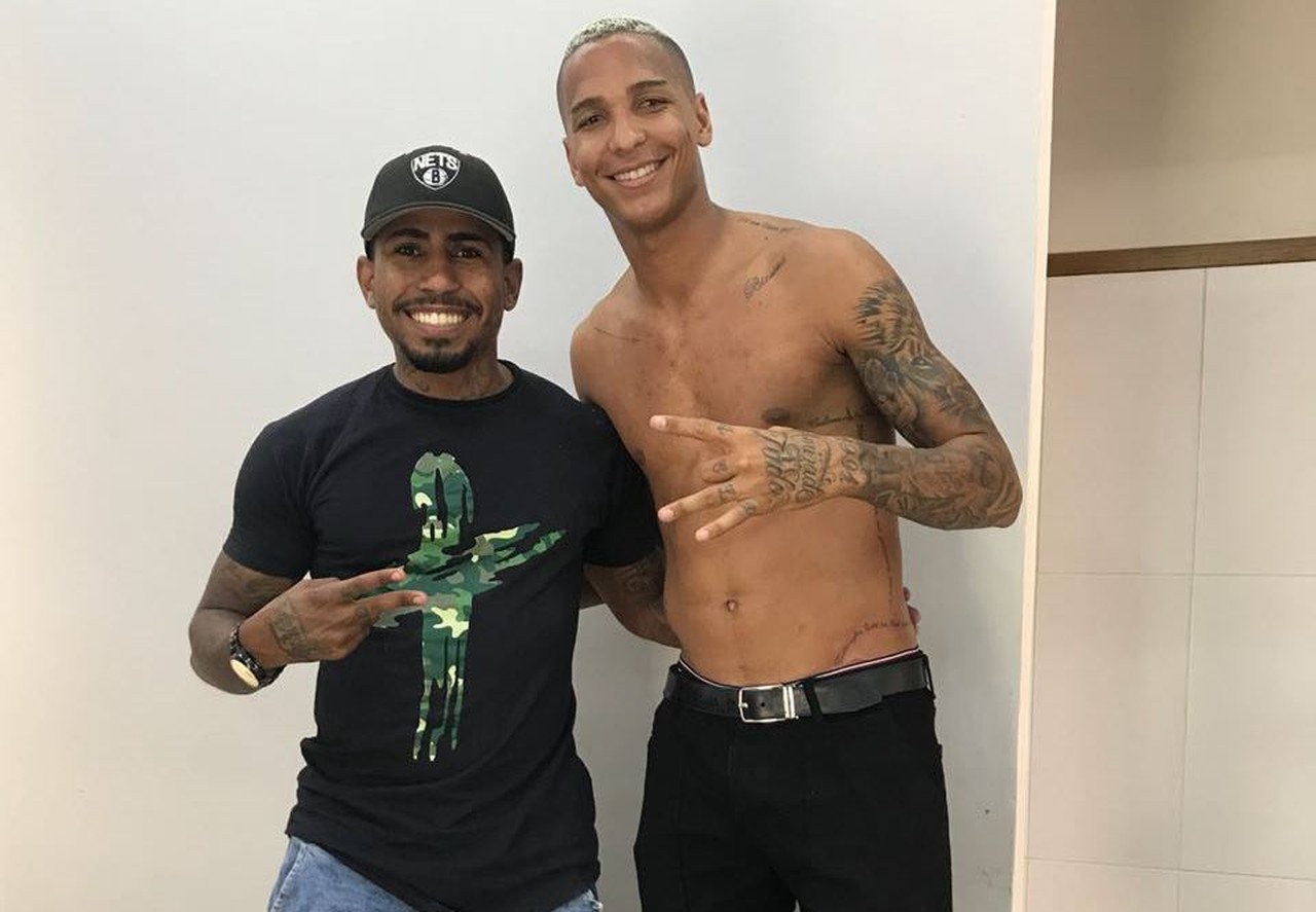 Antes de clássico, Deyverson tatua frase de motivação: 