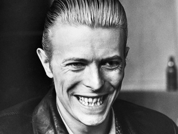 David Bowie sorri durante entrevista em Helsinki, na Finlândia, em abril de 1976 (Foto: AFP/Lehtikuva/Arquivo)