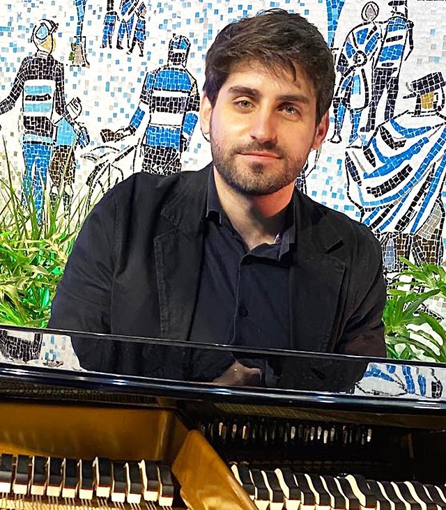 Pianista Cristian Sperandir celebra a obra de Geraldo Flach no álbum 'Flachianas'