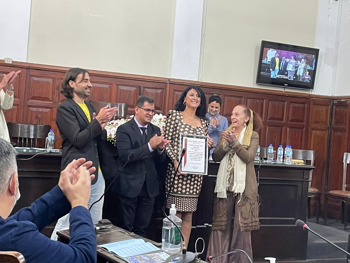 Pela primeira vez uma travesti recebe título de cidadã honorária de São Carlos: 'momento precursor' - Globo